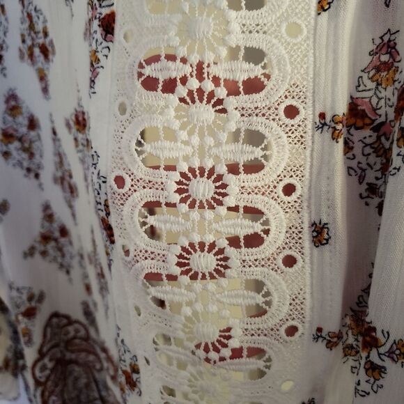 Ultra Flirt Juniors Lace Inset Floral Print Rayon Open Front Kimono - Picture 7 of 7